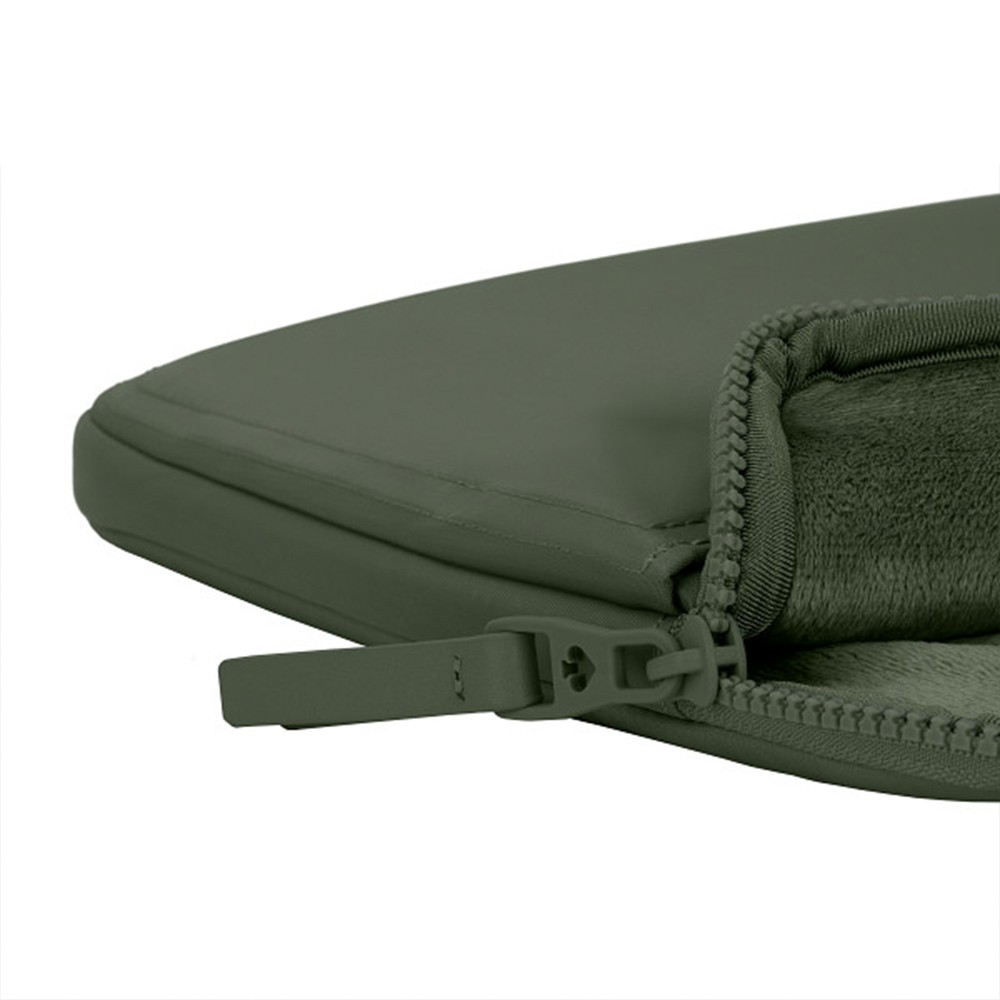 ซองใส่โน๊ตบุ๊ค Kate Spade New York Puffer Sleeve Laptop/MacBook 14 inch Polyester Sapling Green