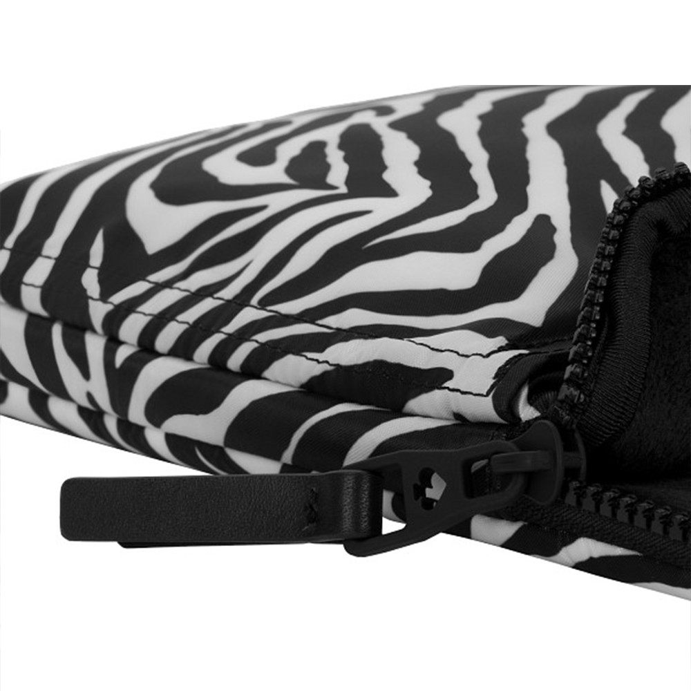 กระเป๋า Kate Spade New York Puffer Sleeve Laptop/MacBook 14 inch